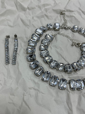 Melanie set